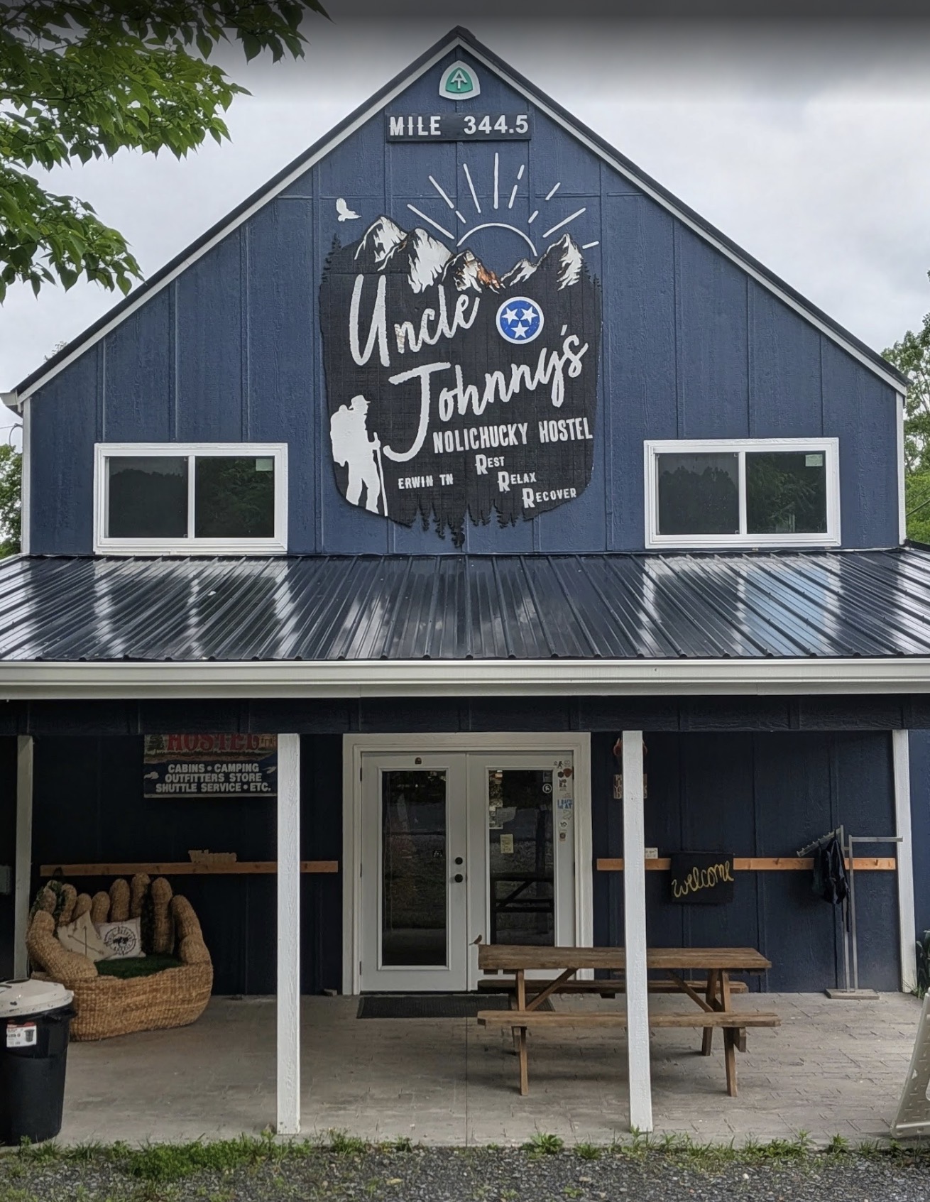 Uncle Johnny's blue trailside hostel and outfitter in Erwin